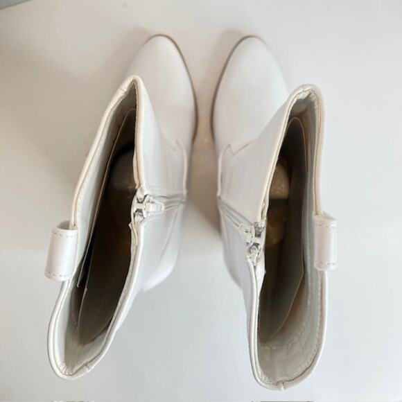 Sleek New Sz 7.5 White Cowboy Boots Ready to Ride. - Picture 6 of 12